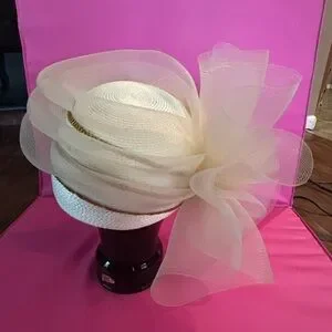 Accessories | Vintage Cream With Gold Trim Fascinator Church  display picture 3